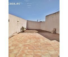 ESTUPENDA CASA DE VENTA CON PATIO Y PARCELA, A TAN SOLO 2 MIN DE ORIHUELA ¡¡VISITELA!!
