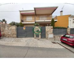 SE VENDE SOLEADO CHALET INDEPENDIENTE EN VENTURADA. PVP. 390.000€