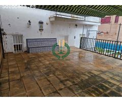 PISO CON GRAN PATIO EN ALQUILER EN PEDREZUELA
