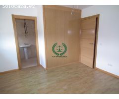 CHALET ADOSADO EN VENTA EN PEDREZUELA. Garaje + buhardilla