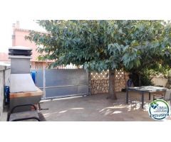 Casa de cuatro dormitorios con jardín y piscina