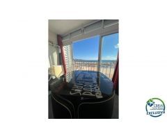 Precioso y moderno apartamento vacacional en Empuriabrava con vistas al mar en venta.