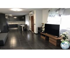 Encantadora Casa Renovada en Urbanización Tranquila de Roses