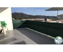 Encantadora Casa Renovada en Urbanización Tranquila de Roses