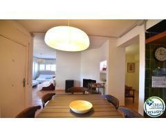 Oportunidad un piso a renovar en Santa Margarita, Roses, con un amplio jardín privado de 207 m2.