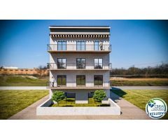 ¡Oferta especial de constructores! Edificio de 4 apartamentos con planos de construcción.