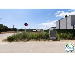 Parcela edificable en tranquila urbanización de Roses. ¡Buena oportunidad!