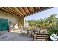 Gran casa de pueblo en el corazón de Palau Saverdera