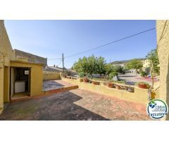 Gran casa de pueblo en el corazón de Palau Saverdera