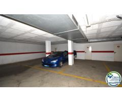ROSAS - SANTA MARGARITA: Aparcamiento subterráneo con trastero en venta