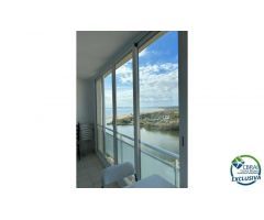 Apartamento reformado con licencia turística en primera línea de playa con magníficas vistas al mar