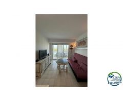 Apartamento reformado con licencia turística en primera línea de playa con magníficas vistas al mar