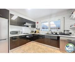 Hermosa Casa en Venta con 3 Dormitorios y Garaje