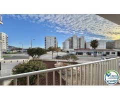 Moderno apartamento reformado con licencia turística a solo 100 metros de la playa, con vistas al ma