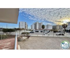 Moderno apartamento reformado con licencia turística a solo 100 metros de la playa, con vistas al ma