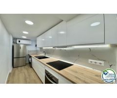 Moderno apartamento reformado con licencia turística a solo 100 metros de la playa, con vistas al ma