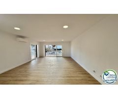 Moderno apartamento reformado con licencia turística a solo 100 metros de la playa, con vistas al ma