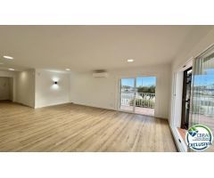 Moderno apartamento reformado con licencia turística a solo 100 metros de la playa, con vistas al ma