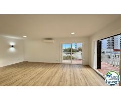 Moderno apartamento reformado con licencia turística a solo 100 metros de la playa, con vistas al ma