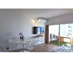 Estudio en primera linea de mar con piscinas comunitarias en Santa Margarita, Roses