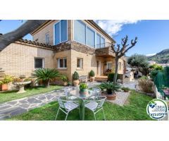 Encantadora Casa Independiente con Piscina en Mas Oliva, Roses