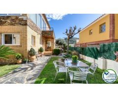 Encantadora Casa Independiente con Piscina en Mas Oliva, Roses