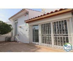 Casa en Montseny con tres dormitorios y vistas despejadas a un parque