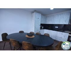 Local convertido en vivienda con plaza de parking en Gran Reserva, Empuriabrava