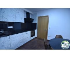 Local convertido en vivienda con plaza de parking en Gran Reserva, Empuriabrava