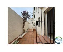 EMPURIABRAVA Apartamento de 2 habitaciones totalmente reformado en pleno centro .