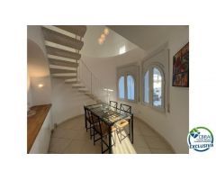 Casa con piscina y amarre 12.25 x 3 cerca del mar en venta en Empuriabrava orientación sur