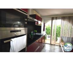 EMPURIABRAVA: Magnífica casa de dos dormitorios llena de encanto se vende