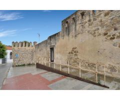 CASA EN EL CENTRO HISTÓRICO DE TARIFA SOBRE LA MURALLA MEDIEVAL.