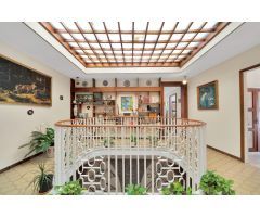 CASA EN EL CENTRO HISTÓRICO DE TARIFA SOBRE LA MURALLA MEDIEVAL.