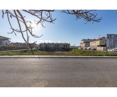 ¡Inversión Ideal: Solar de 2840 m² para 44 Viviendas!
