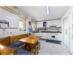 ESTUPENDO ADOSADO DE TRES HABITACIONES CON TERRAZA EN EL VIVERO