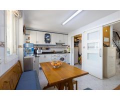 ESTUPENDO ADOSADO DE TRES HABITACIONES CON TERRAZA EN EL VIVERO