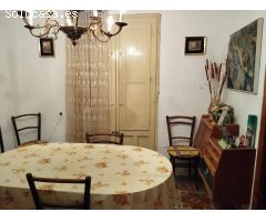 Casa con patio en Valdeltormo