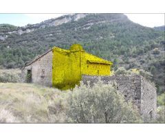 Finca rústica con dos masías a rehabilitar