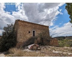 Finca con masía a reformar en Cretas