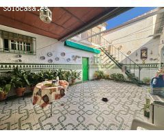 AMPLIA CASA CON GARAJE EN CASCO HISTÓRICO