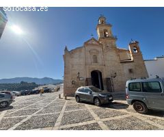 AMPLIA CASA CON GARAJE EN CASCO HISTÓRICO