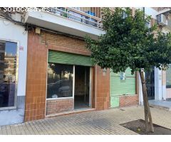 LOCAL COMERCIAL JUNTO A AV. CARLOS III. Incluye uso exclusivo de plaza de garaje