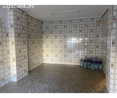 LOCAL COMERCIAL JUNTO A AV. CARLOS III. Incluye uso exclusivo de plaza de garaje