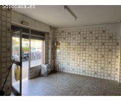 LOCAL COMERCIAL JUNTO A AV. CARLOS III. Incluye uso exclusivo de plaza de garaje