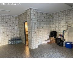 LOCAL COMERCIAL JUNTO A AV. CARLOS III. Incluye uso exclusivo de plaza de garaje