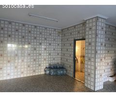 LOCAL COMERCIAL JUNTO A AV. CARLOS III. Incluye uso exclusivo de plaza de garaje