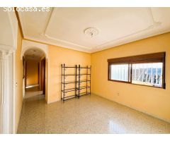 Tu Nuevo Hogar en Puente Genil: Piso Céntrico, Luminoso y con Espacios para Disfrutar