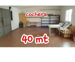 Casa pareada de 220 mt de parcela, 3 habitaciones, 2 baños uno de ellos dentro de la habitación, 40 
