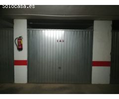 plaza de garage cerrada con llave y mando a distancia para acceso a parking comunitario. 